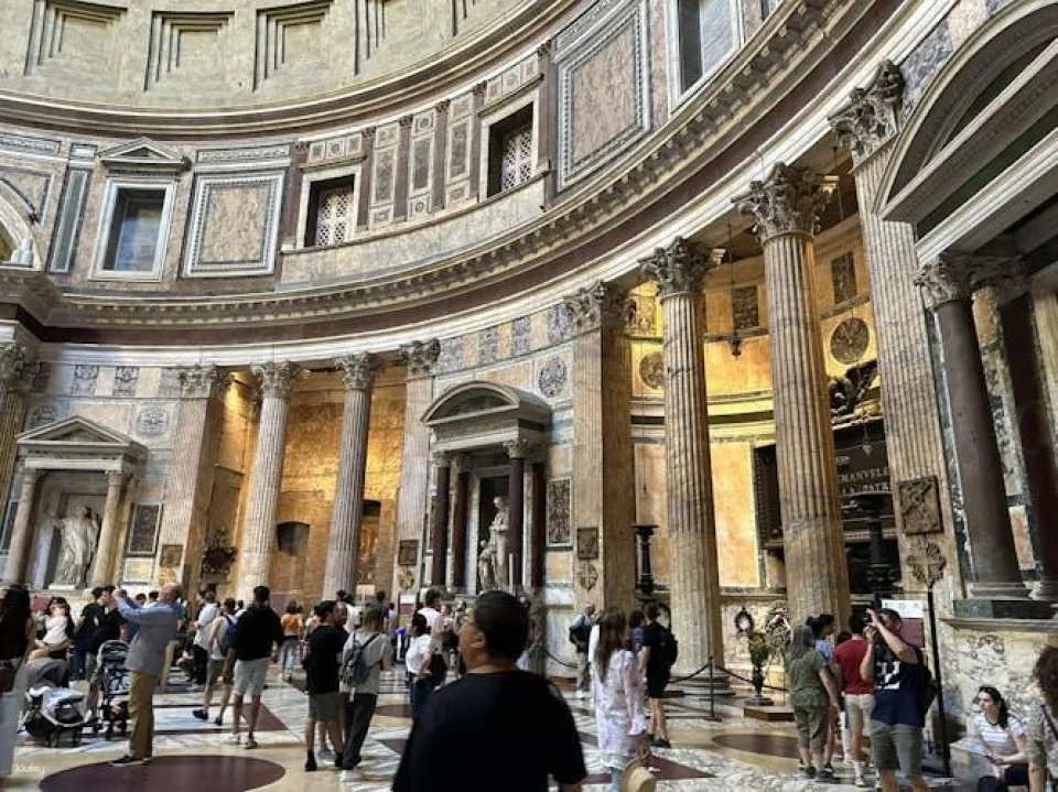 Pantheon small group tour with skip-the-line entrance ticket