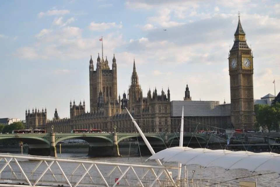 Private chauffeured minivan in London