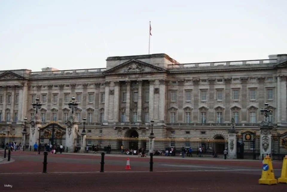 Private chauffeured minivan in London