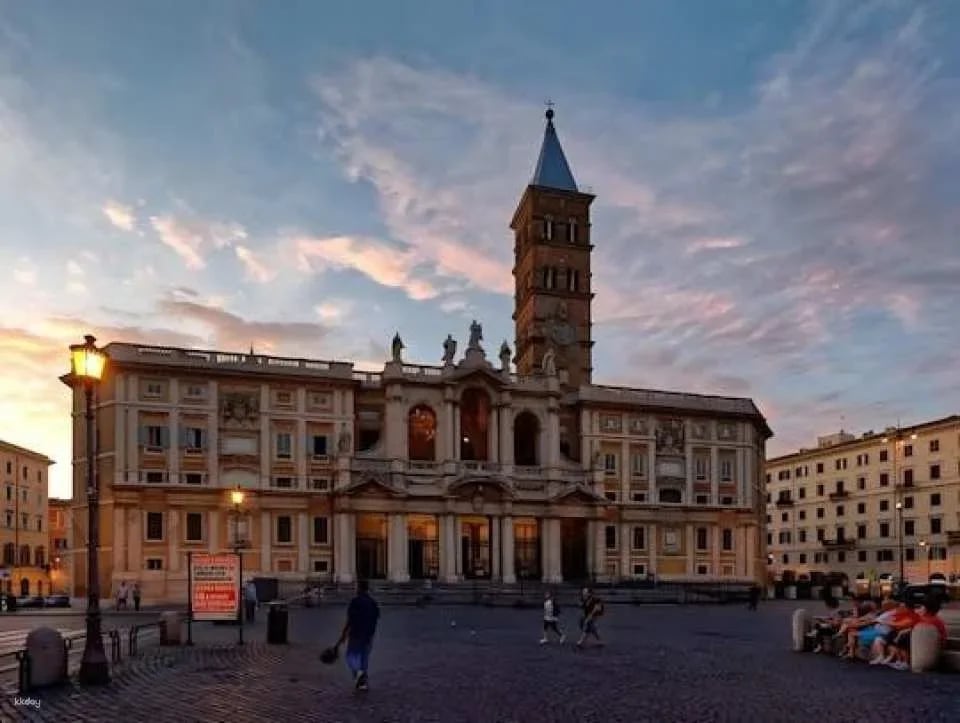 Santa Maria Maggiore and Liberian Museum small group tour