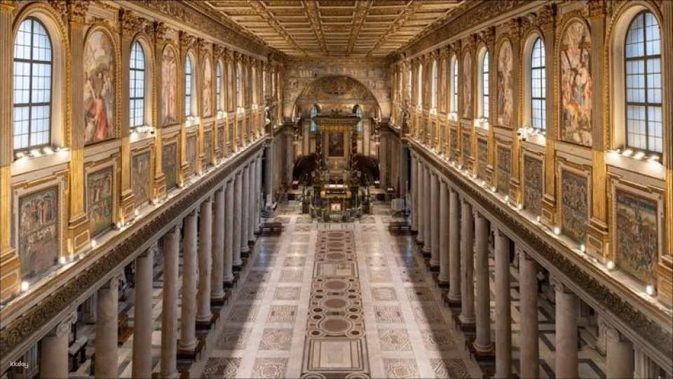 Santa Maria Maggiore and Liberian Museum small group tour