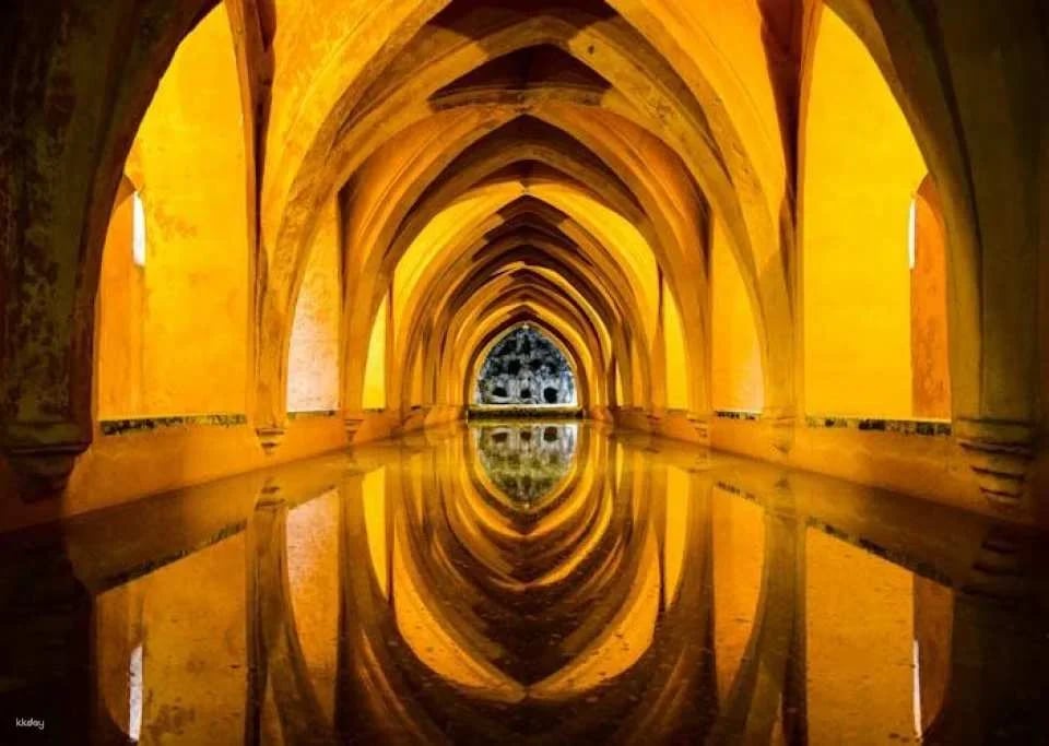 Guided tour of Real Alcázar of Seville, Cathedral and Giralda