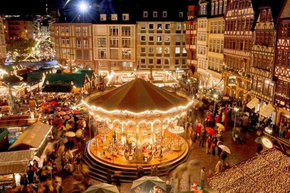 Magical Christmas Atmosphere of Frankfurt Walking Tour