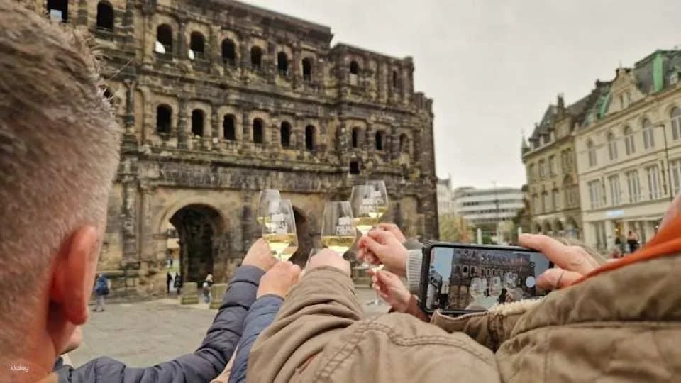 Guided tour with wine tasting in Trier's historic centre in German
