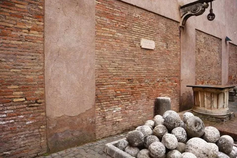 Access to Castel Sant'Angelo with multilingual audio guide