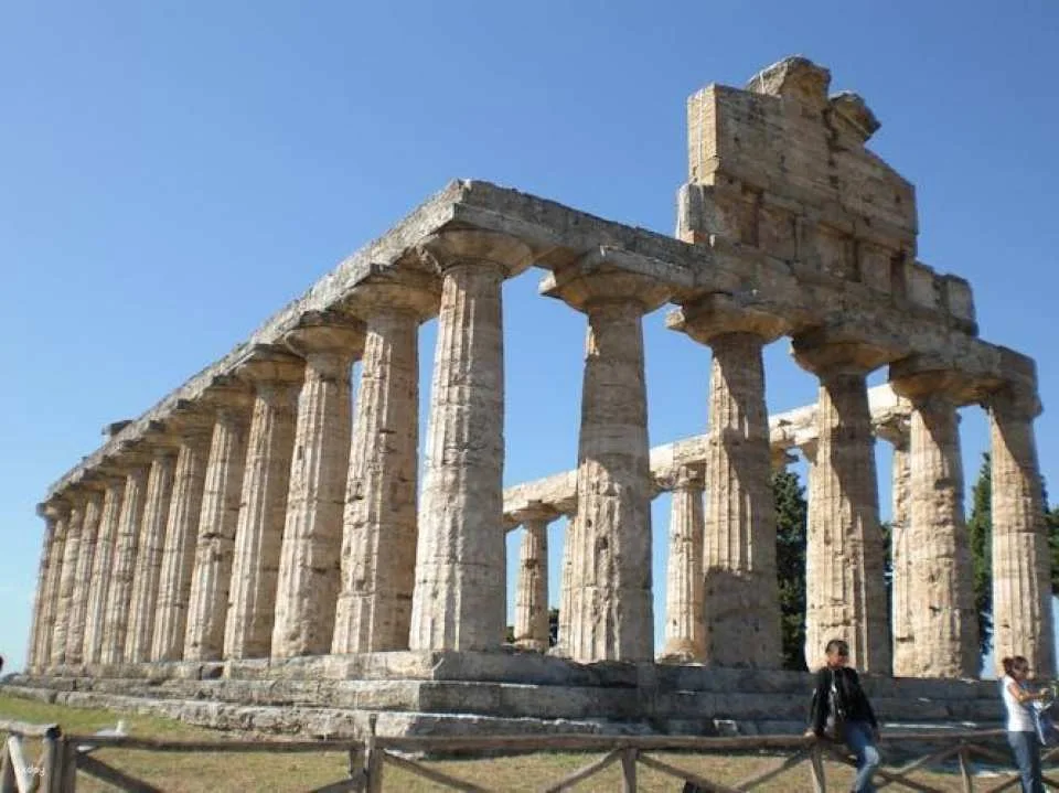 2-hour guided tour in Paestum