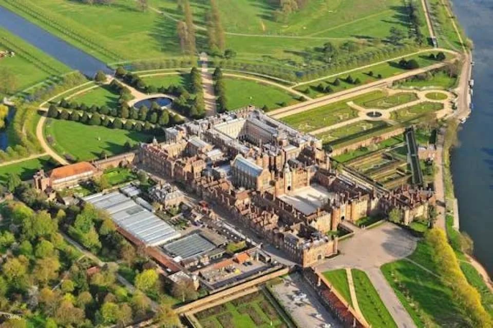 Hampton Court full day access with guided tour and afternoon tea
