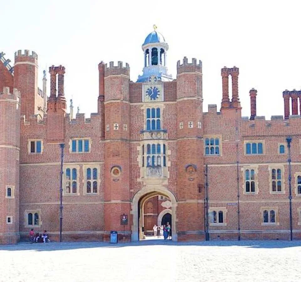 Hampton Court full day access with guided tour and afternoon tea