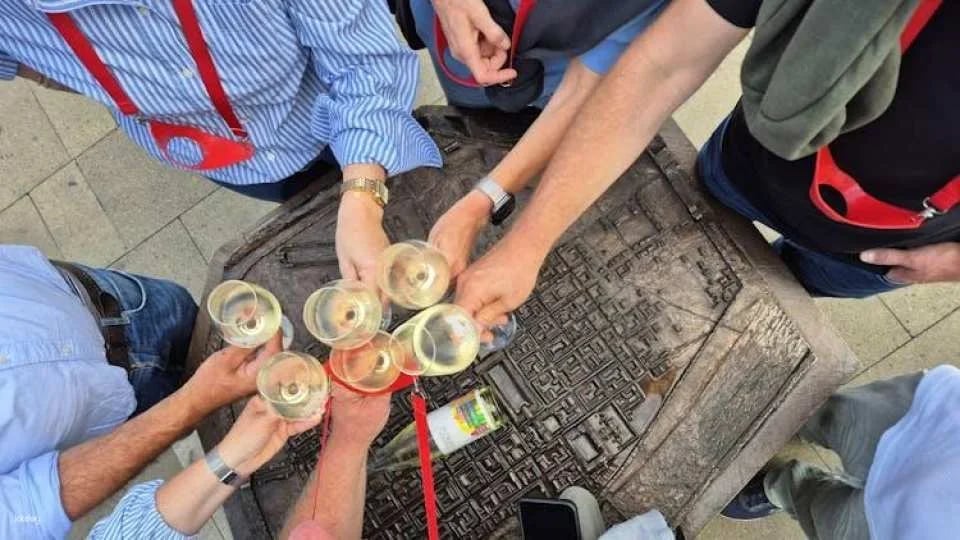 Guided tour with wine tasting in Trier's historic centre in English