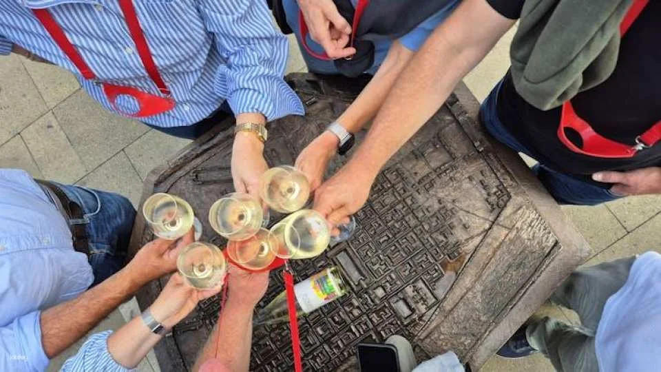 Guided tour with wine tasting in Trier's historic centre in English