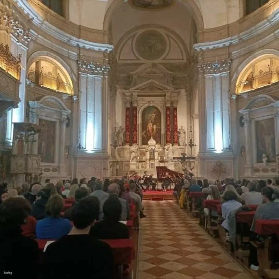 Around Vivaldi: An immersive Experience in the Vivaldi Church