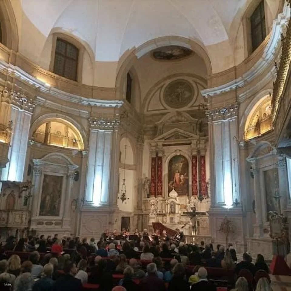 Around Vivaldi: An immersive Experience in the Vivaldi Church