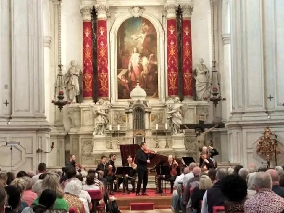 Around Vivaldi: An immersive Experience in the Vivaldi Church