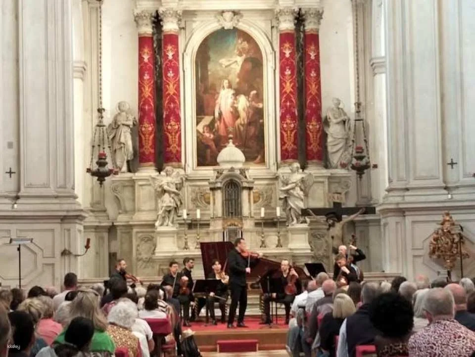 Around Vivaldi: An immersive Experience in the Vivaldi Church