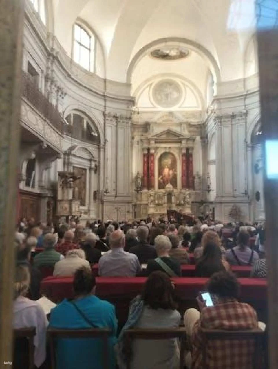 Around Vivaldi: An immersive Experience in the Vivaldi Church