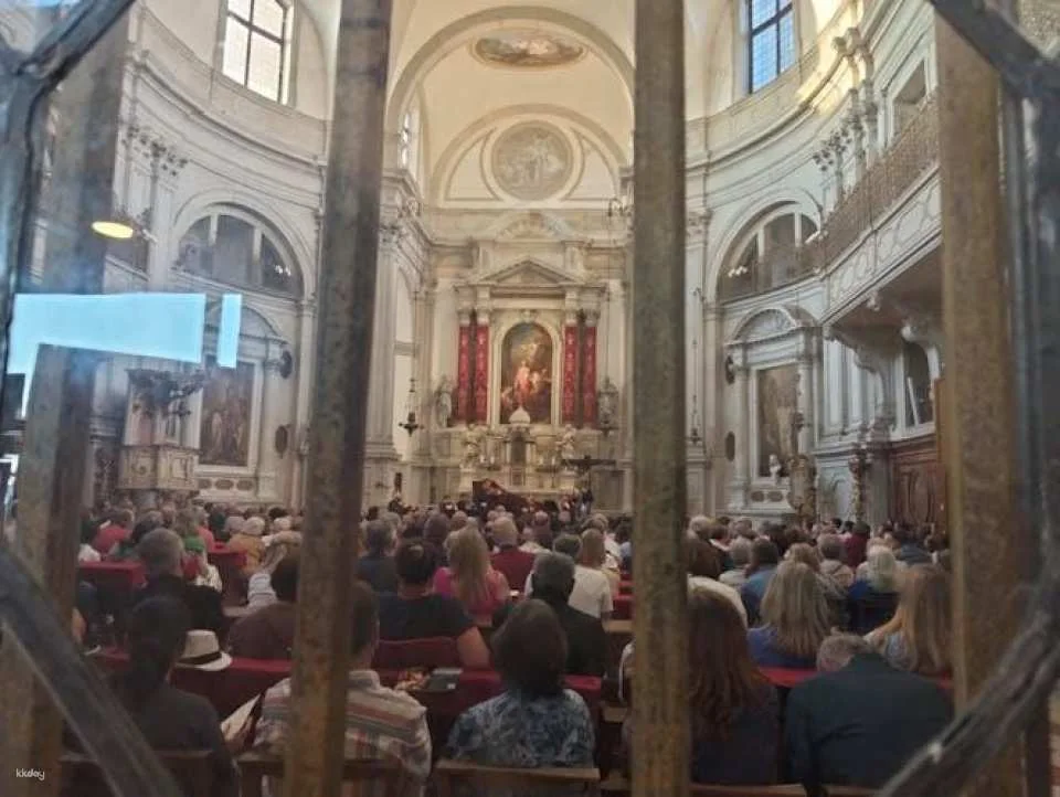 Around Vivaldi: An immersive Experience in the Vivaldi Church