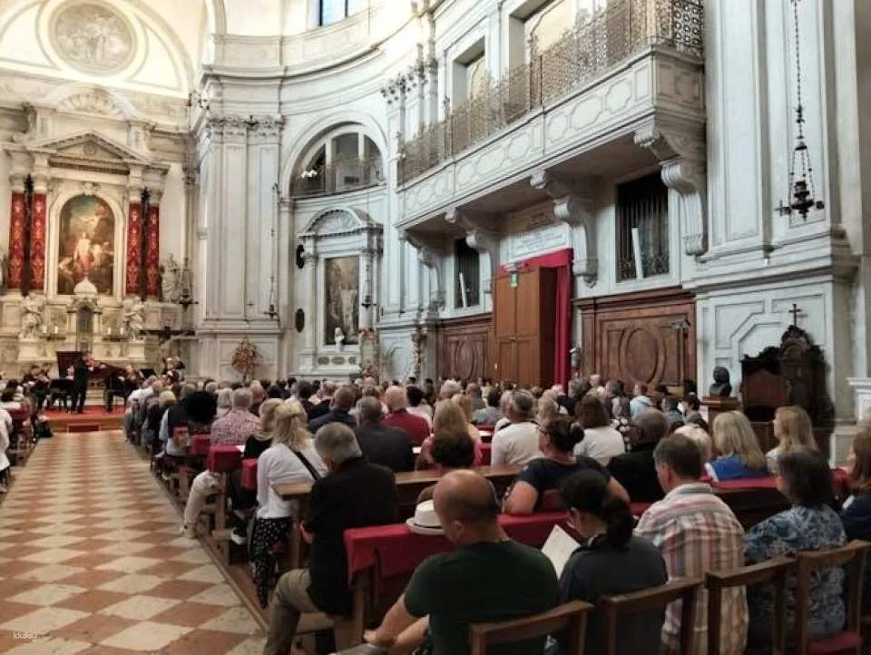 Around Vivaldi: An immersive Experience in the Vivaldi Church