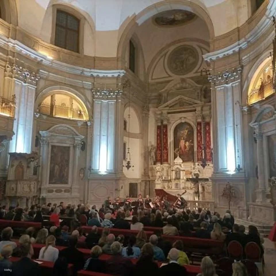 Around Vivaldi: An immersive Experience in the Vivaldi Church
