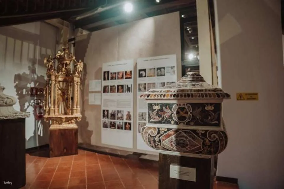 Cloister of St. Claire Guided Tour and Tickets