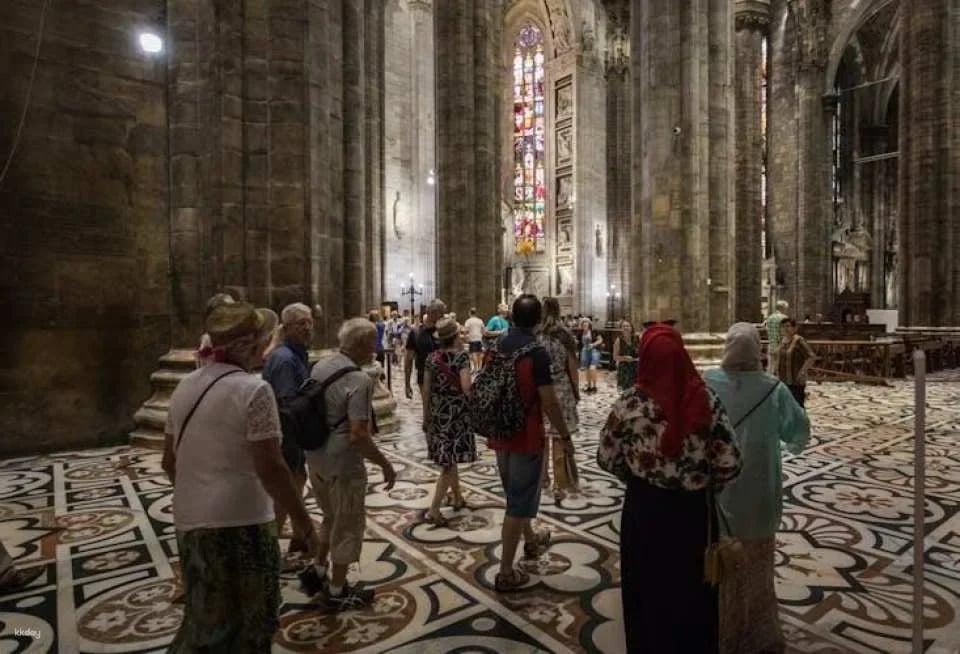 Milan Duomo guided tour in Spanish with skip-the-line access
