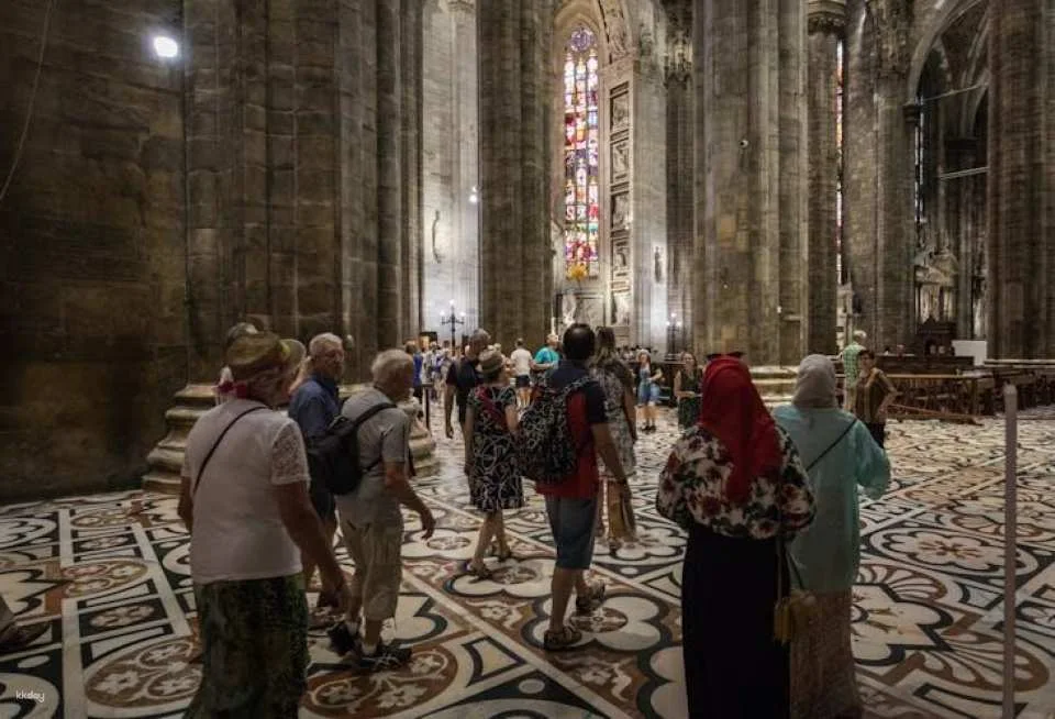 Milan Duomo guided tour in Spanish with skip-the-line access