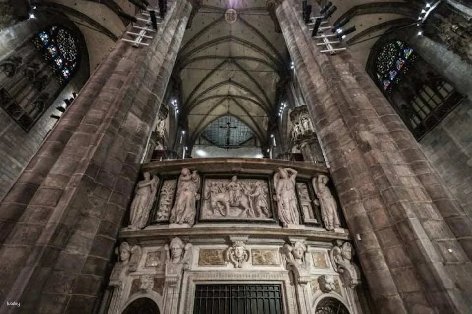 Milan Duomo guided tour in Spanish with skip-the-line access