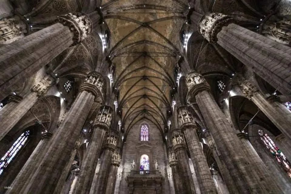 Milan Duomo guided tour in Spanish with skip-the-line access