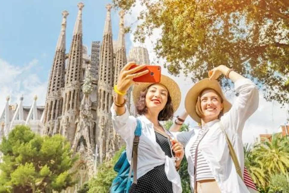 Skip the Line Sagrada Familia & Park Güell Guided Tour (612517)