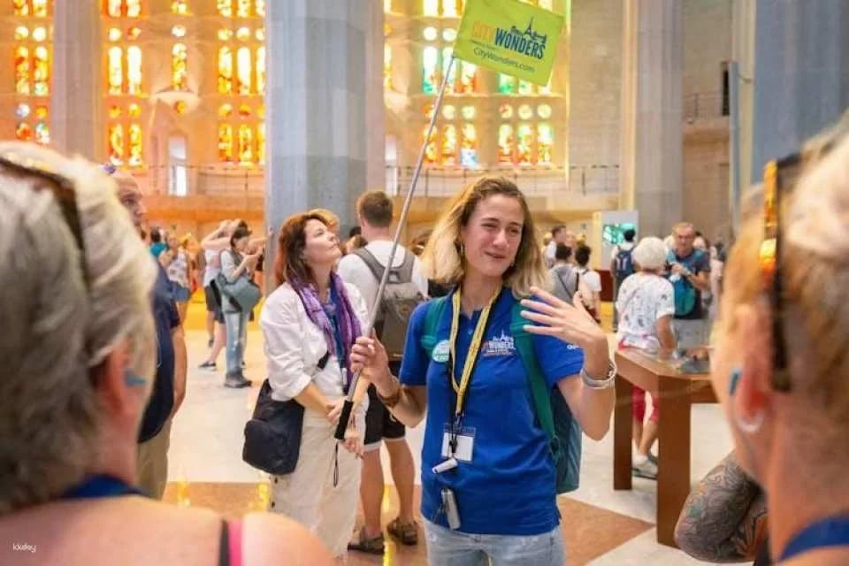 Skip the Line Sagrada Familia & Park Güell Guided Tour
