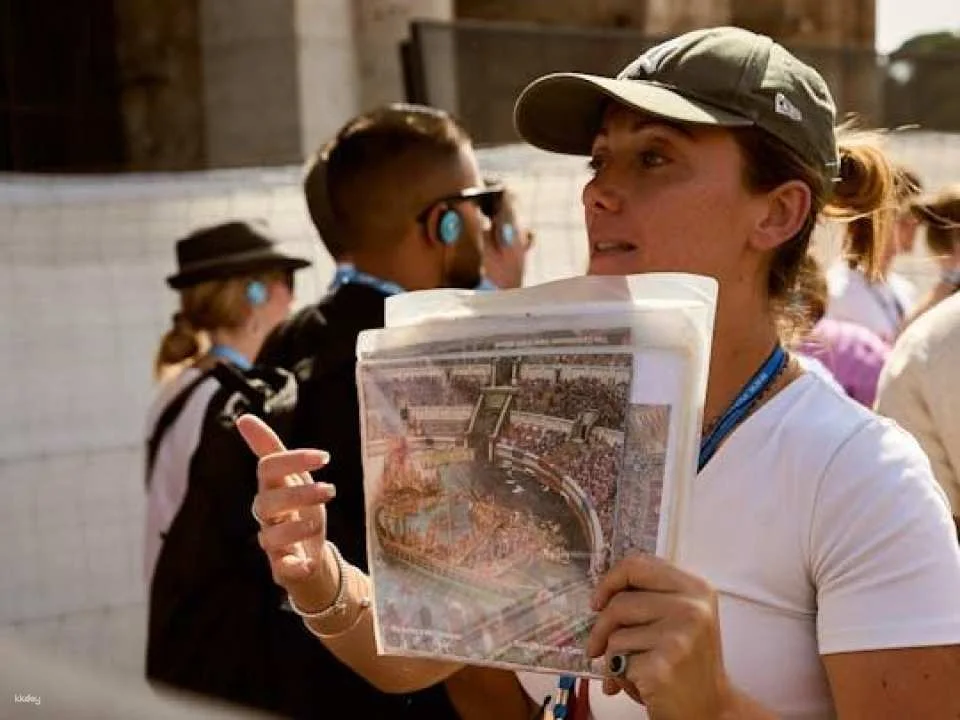 1-hour Colosseum guided tour in a small group