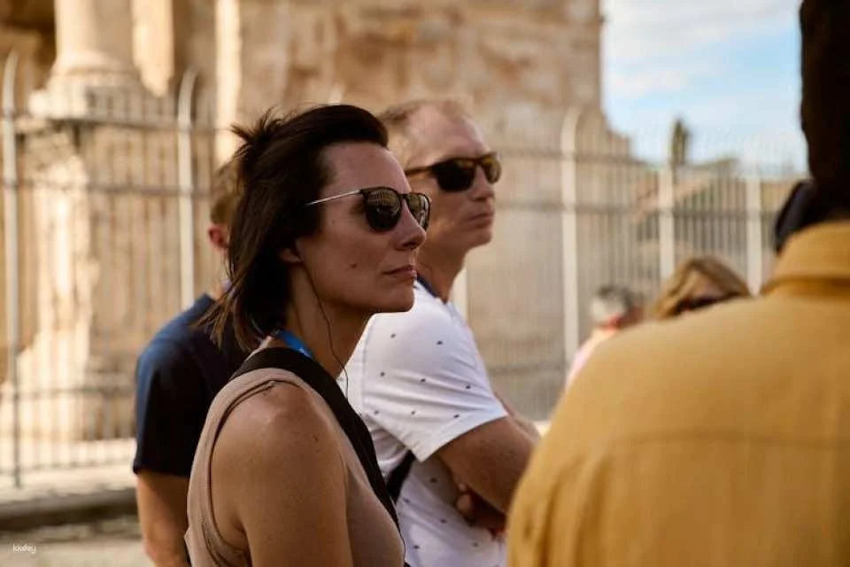 1-hour Colosseum guided tour in a small group