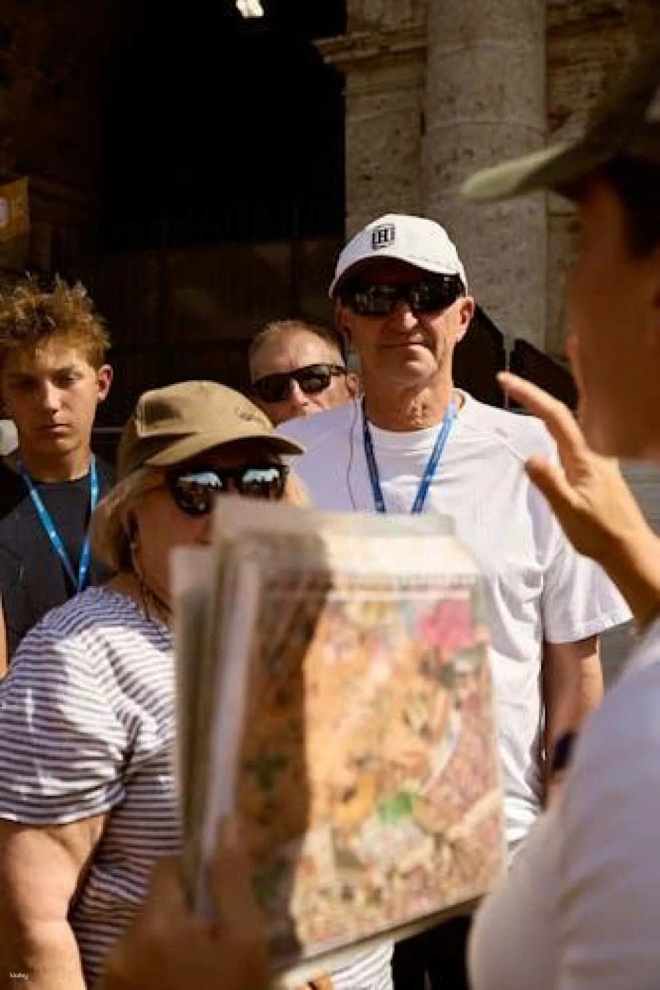 1-hour Colosseum guided tour in a small group