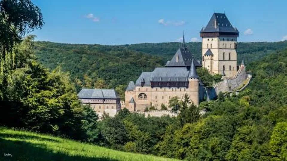 Entry ticket and guided tour of Karlštejn Castle in Prague
