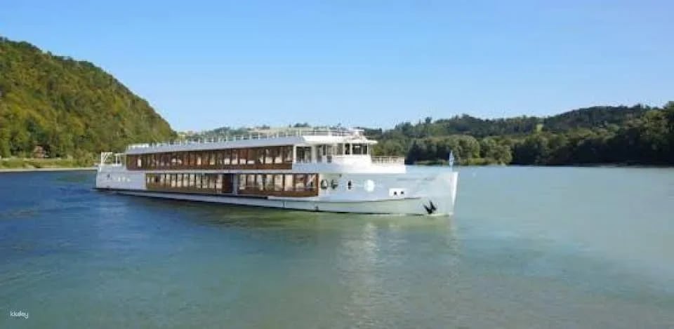Barefoot Lock Tour from Passau to Engelhartszell