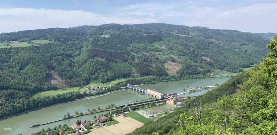 Barefoot Lock Tour from Passau to Engelhartszell