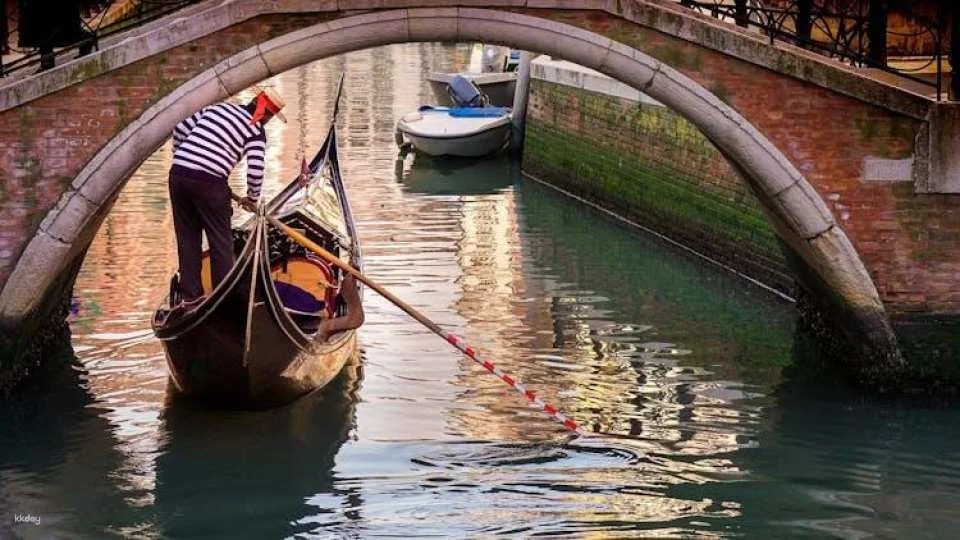 Gondola ride with audio guide introduction