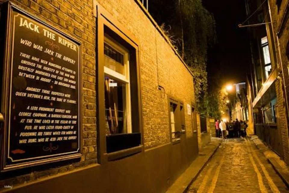 London Walking Tour with Entrance to the Jack the Ripper Museum