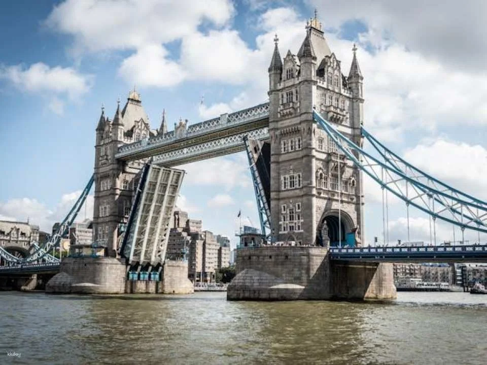 London Walking Tour with Entrance to the Jack the Ripper Museum
