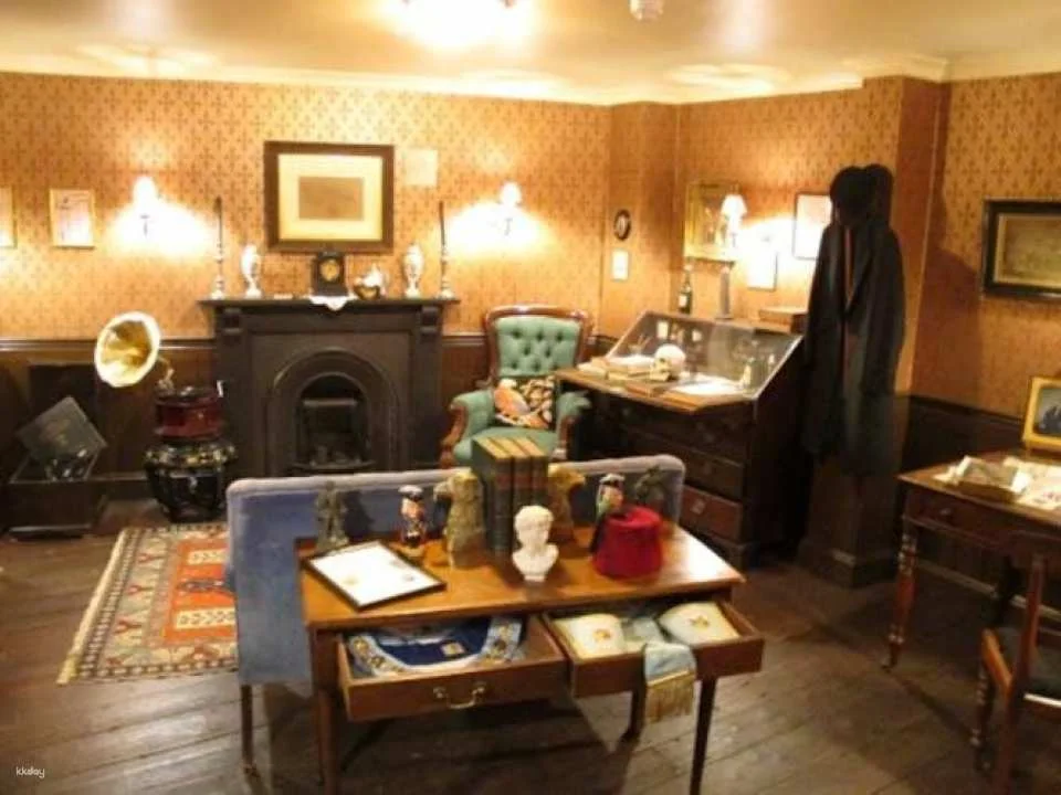 London Walking Tour with Entrance to the Jack the Ripper Museum
