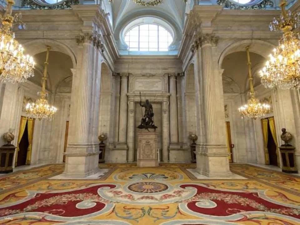 Royal Collections Gallery and Royal Palace Guided Tour in English