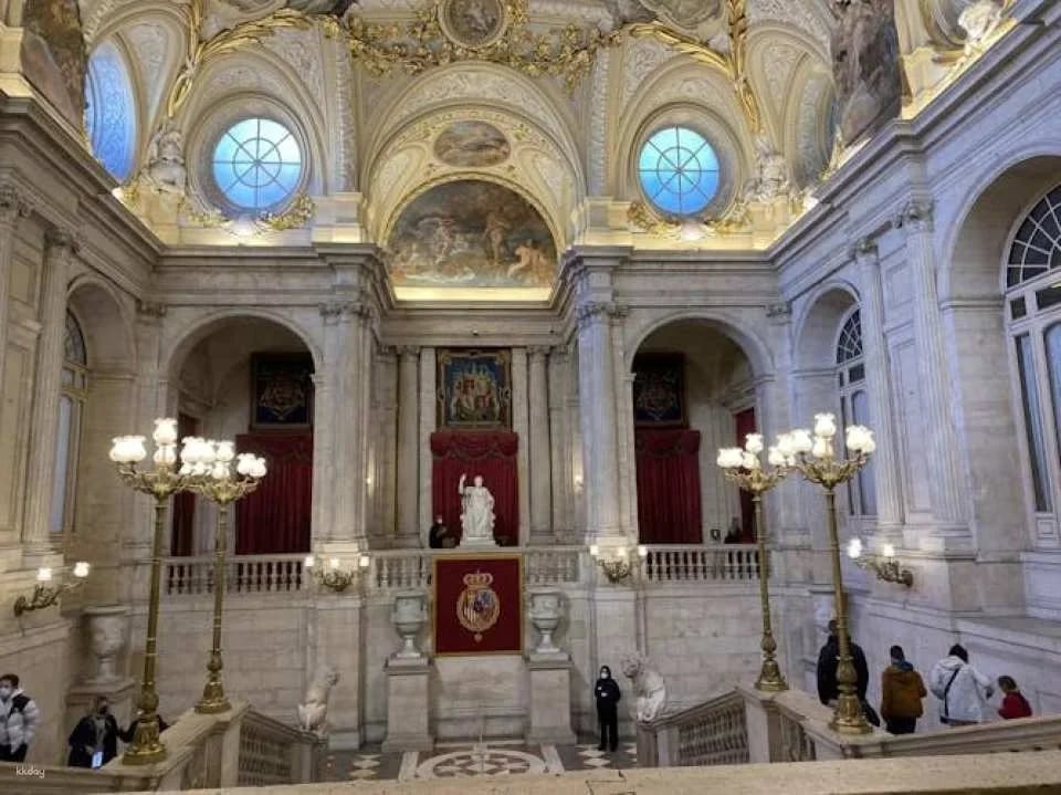 Royal Collections Gallery and Royal Palace Guided Tour in English