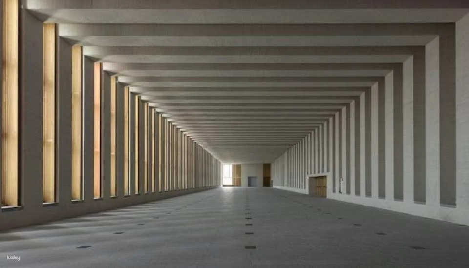 Royal Collections Gallery and Royal Palace Guided Tour in English