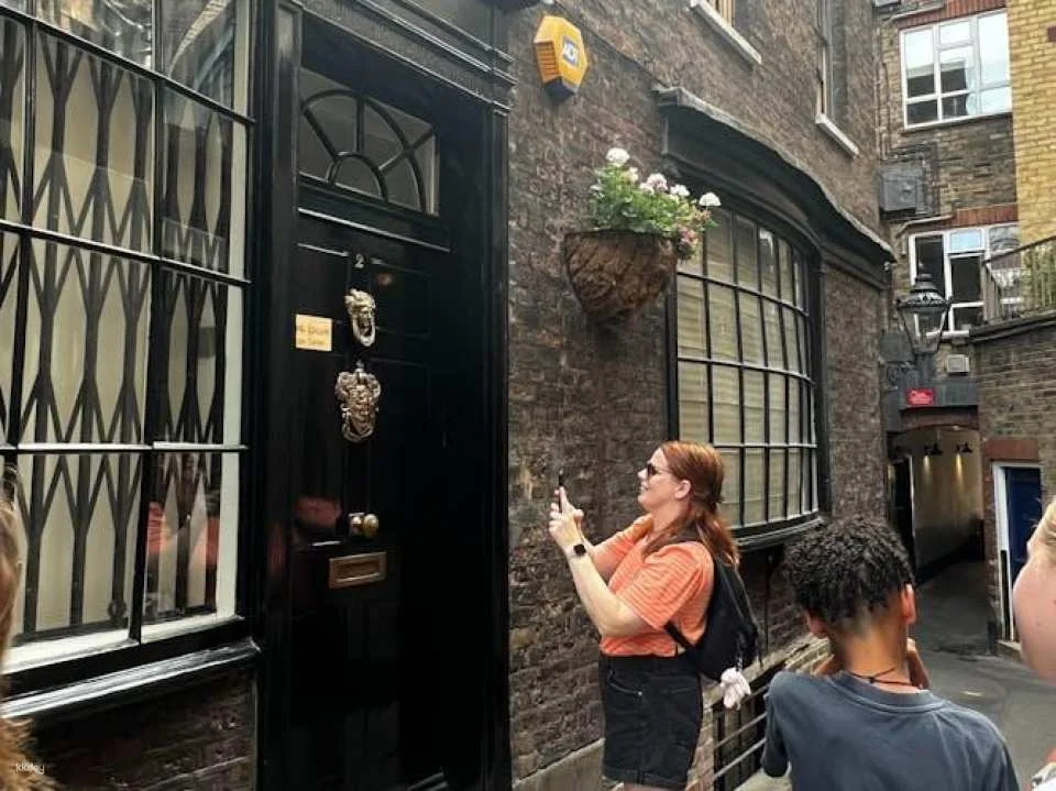 J.K. Rowling and wizard 3-hour guided walking tour of London