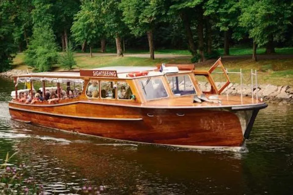Guided tour of the Stockholm archipelago by classic wooden boat