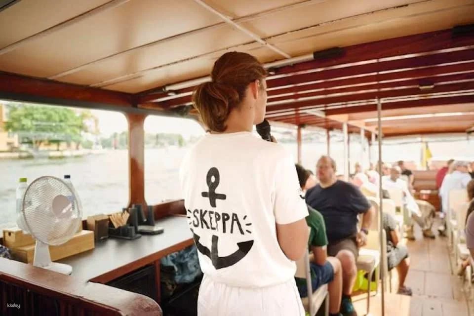 Guided tour of the Stockholm archipelago by classic wooden boat