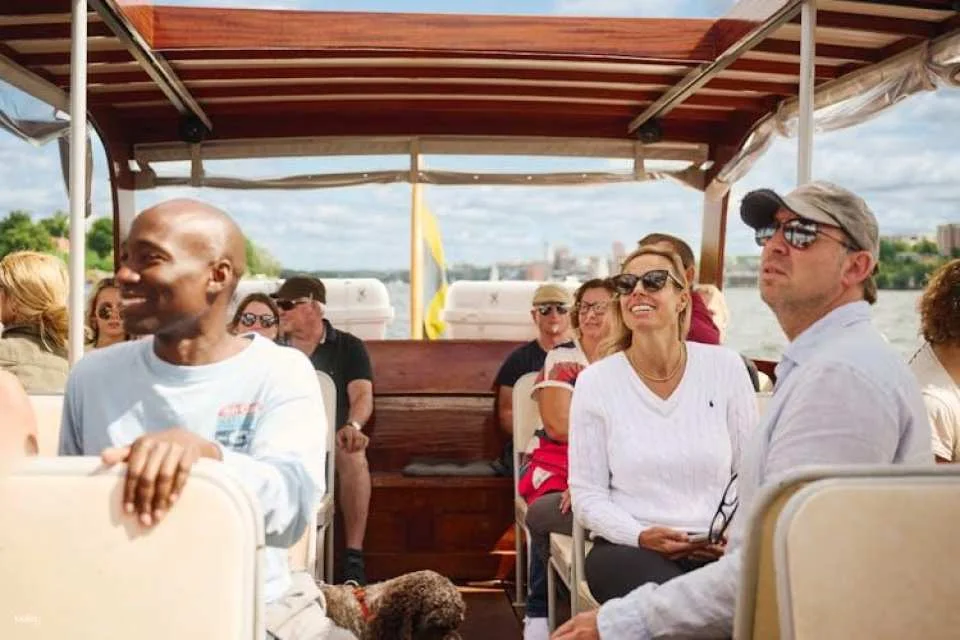 Guided tour of the Stockholm archipelago by classic wooden boat