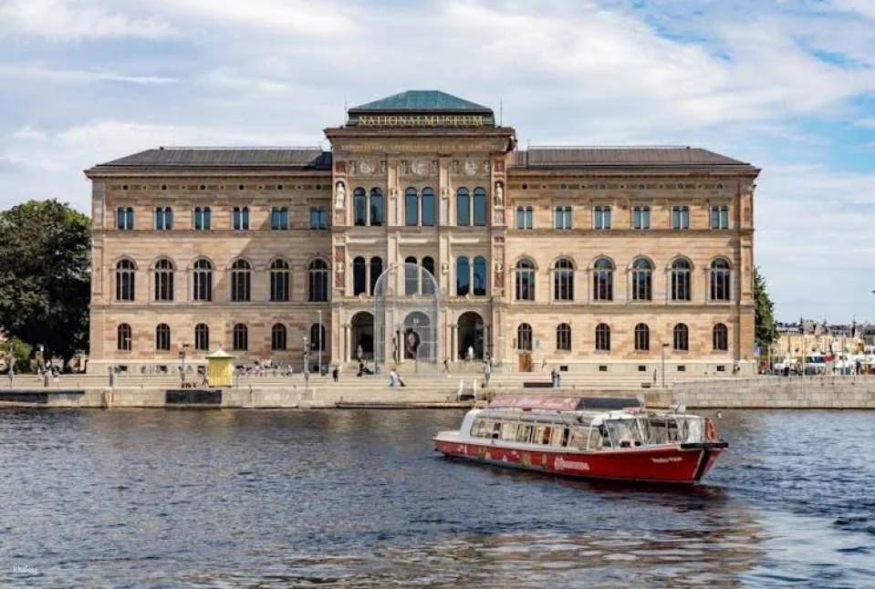 Stockholm combo tickets with hop-on hop-off bus and boat tour