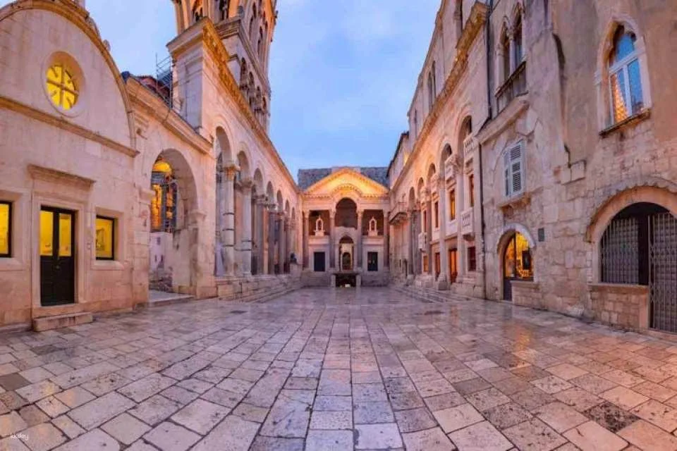 Split old city and Diocletian's Palace private evening tour