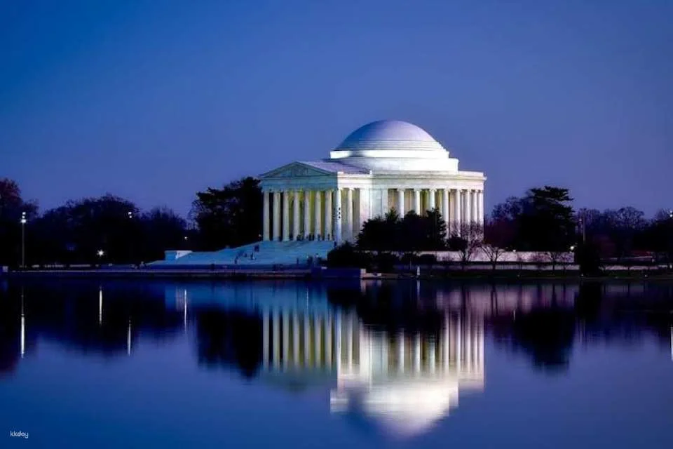 Washington DC night memorials walking tour with skyline view