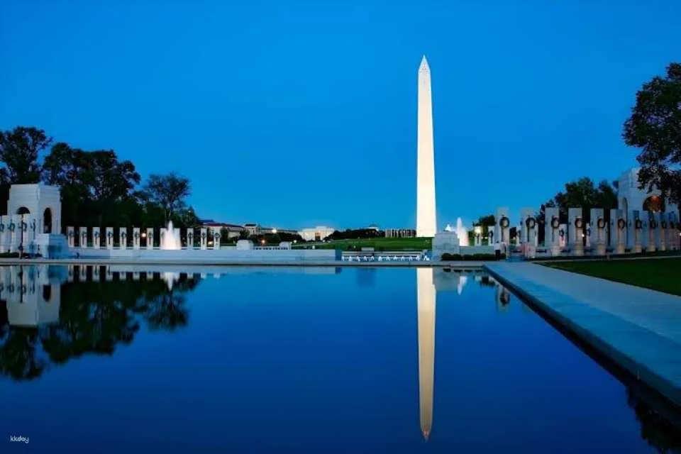 Washington DC night memorials walking tour with skyline view